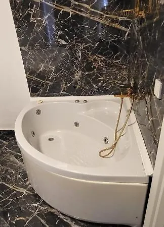 Jakuzili Taksim Meydanda Lux